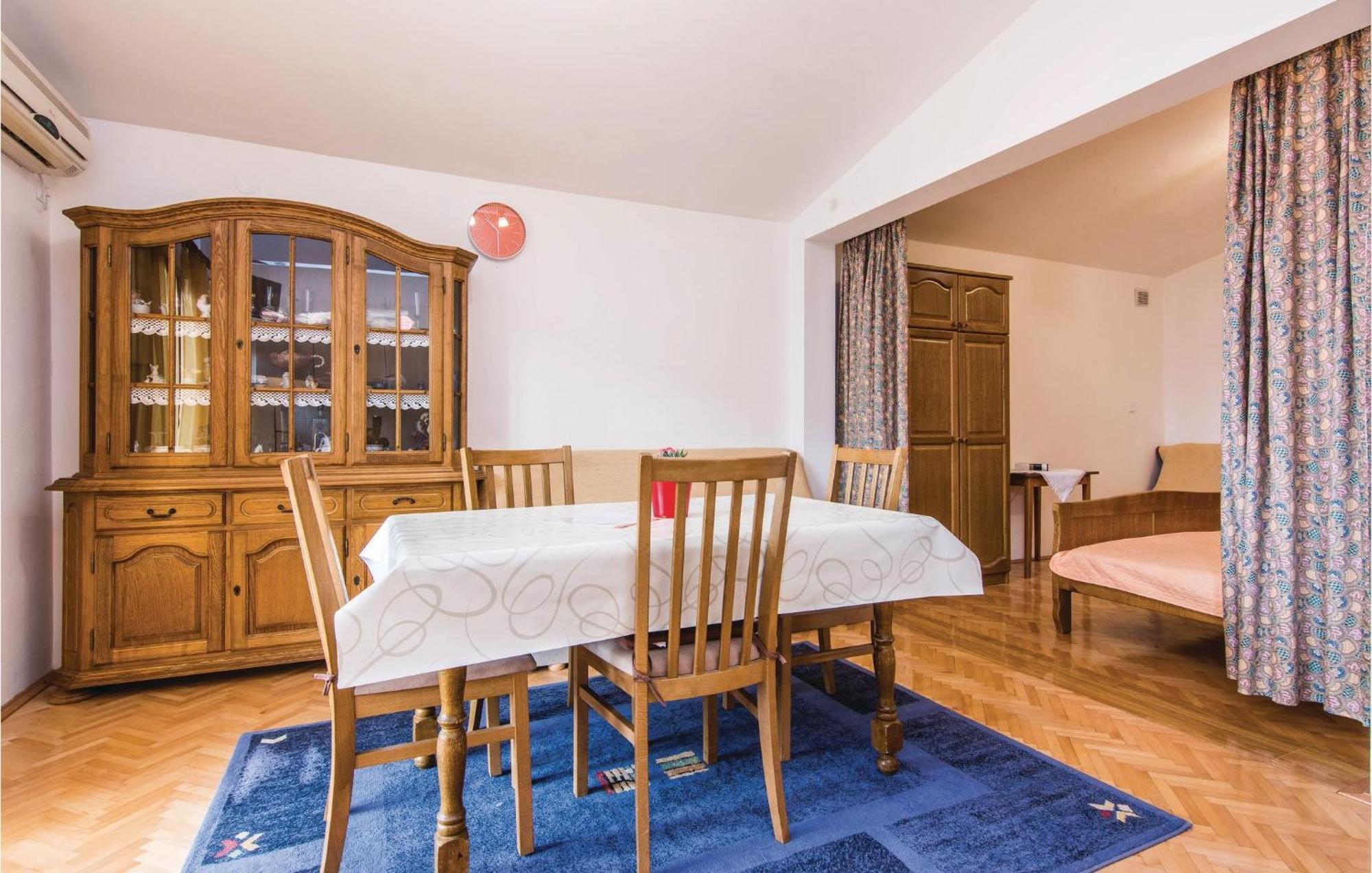 4 Bedroom Awesome Apartment In Starigrad Exterior foto