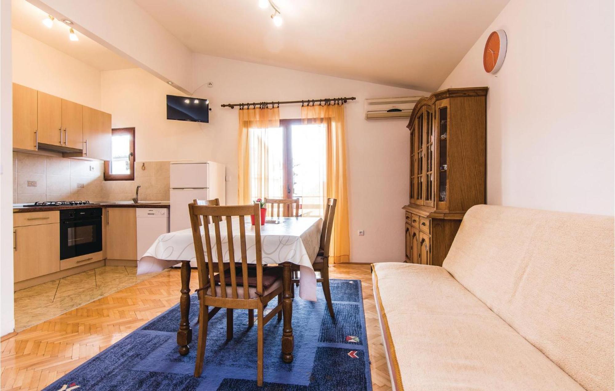 4 Bedroom Awesome Apartment In Starigrad Exterior foto
