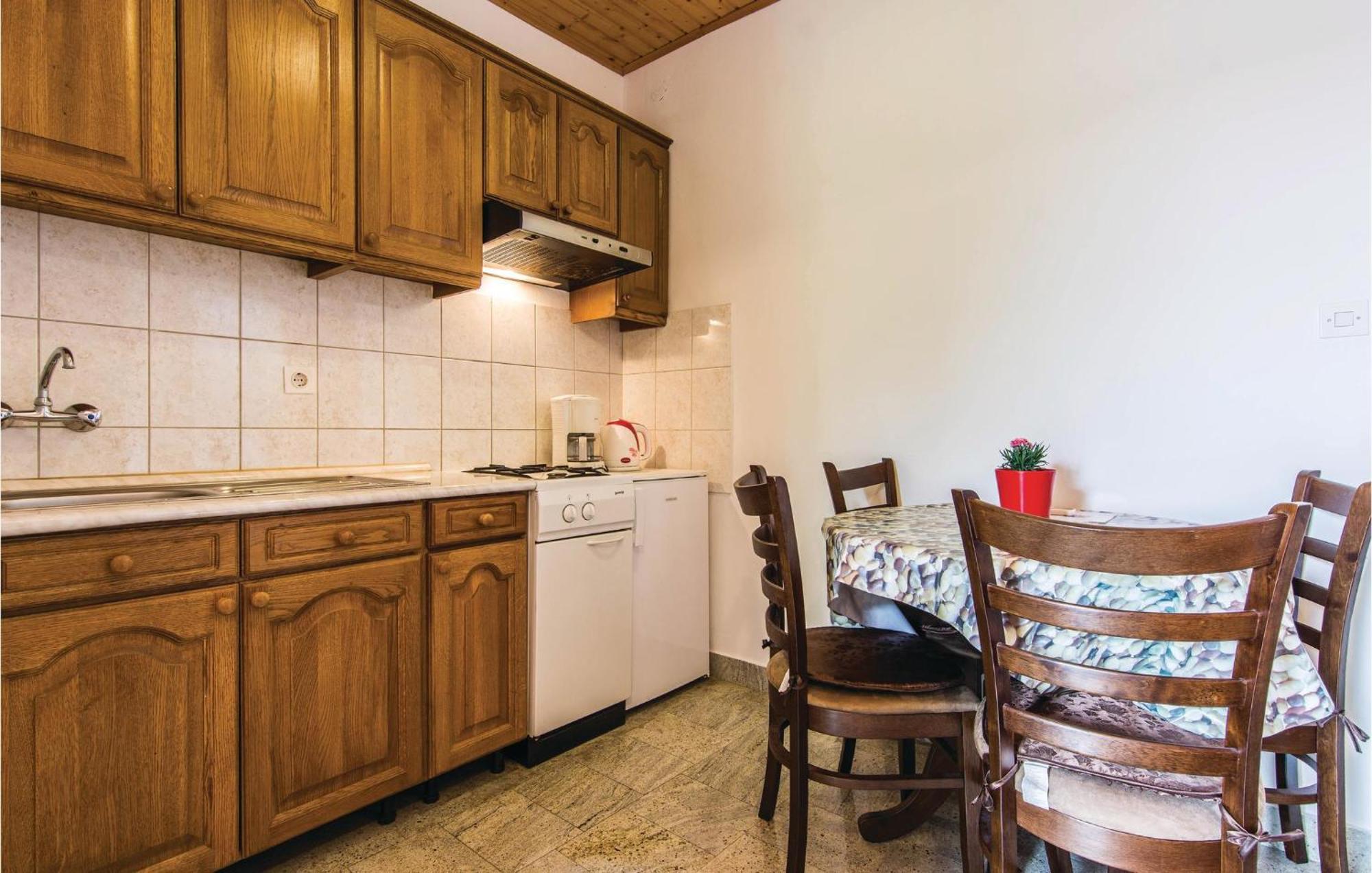 4 Bedroom Awesome Apartment In Starigrad Exterior foto